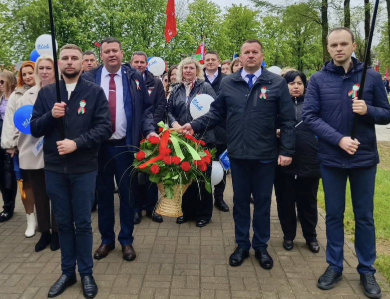 Поздравляем с великим Днём Победы! 